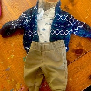Carters 3 piece outfit. Size 3 mo. Worn one time